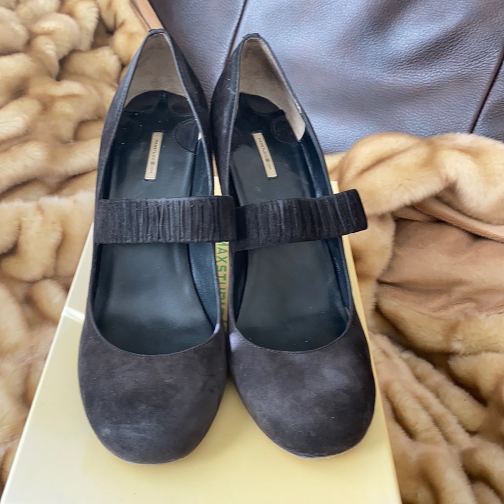 MaxStudio grey suede pump